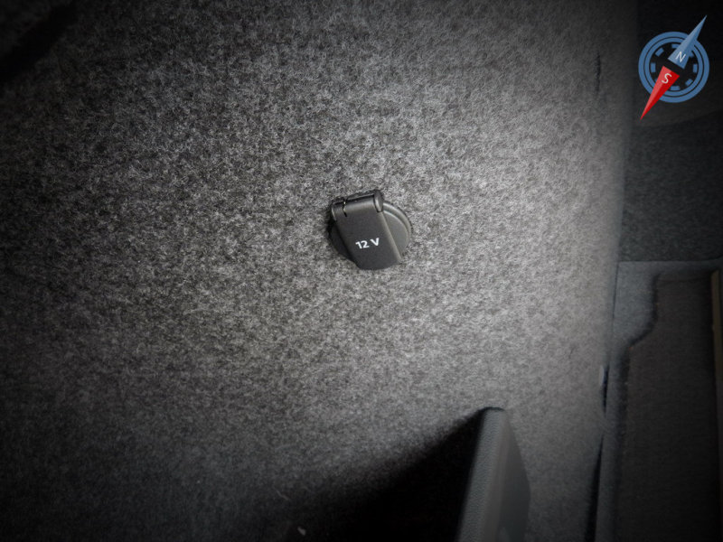 44. Розетка 12 вольт. Куда ж без неё