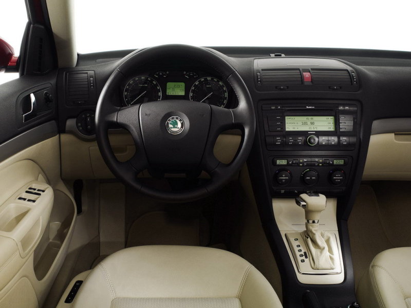 Салон не только практичен, но и неприхотлив. Поломки, как и "сверчки" – редкость