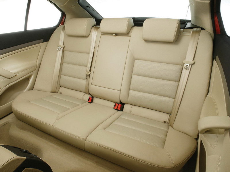 Вместительность  салона и приспособленность к перевозкам, пожалуй, лучшая в классе 