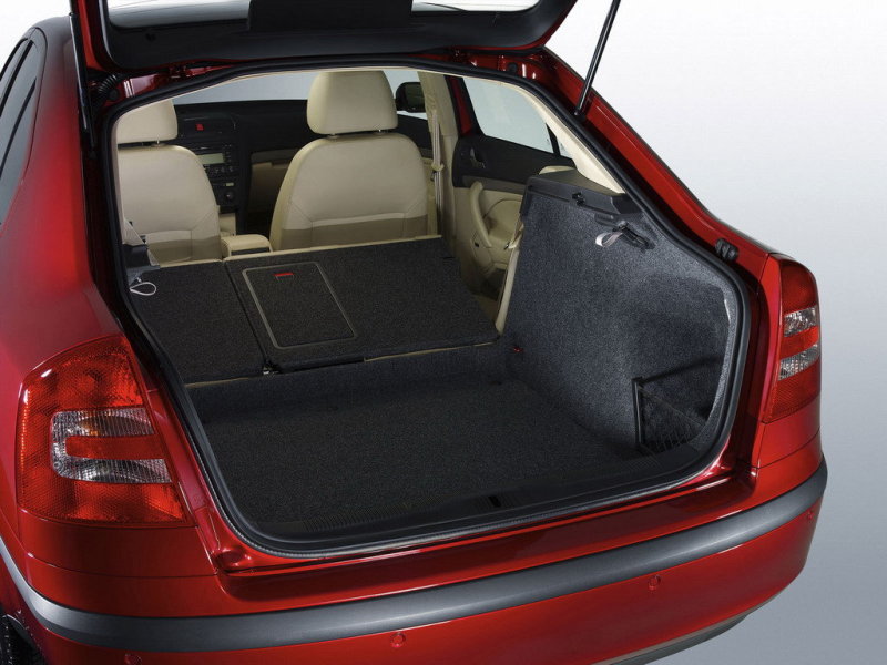 Отдельных слов достоин багажник. Он удобный и практичный, правда, отсюда могут доноситься "сверчки"