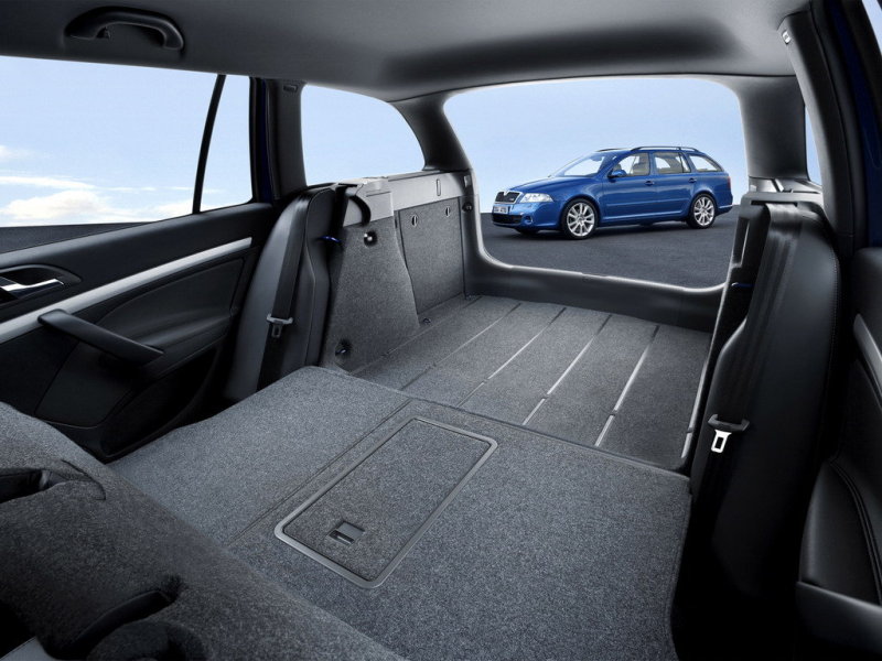 Для дачи универсал все же лучше