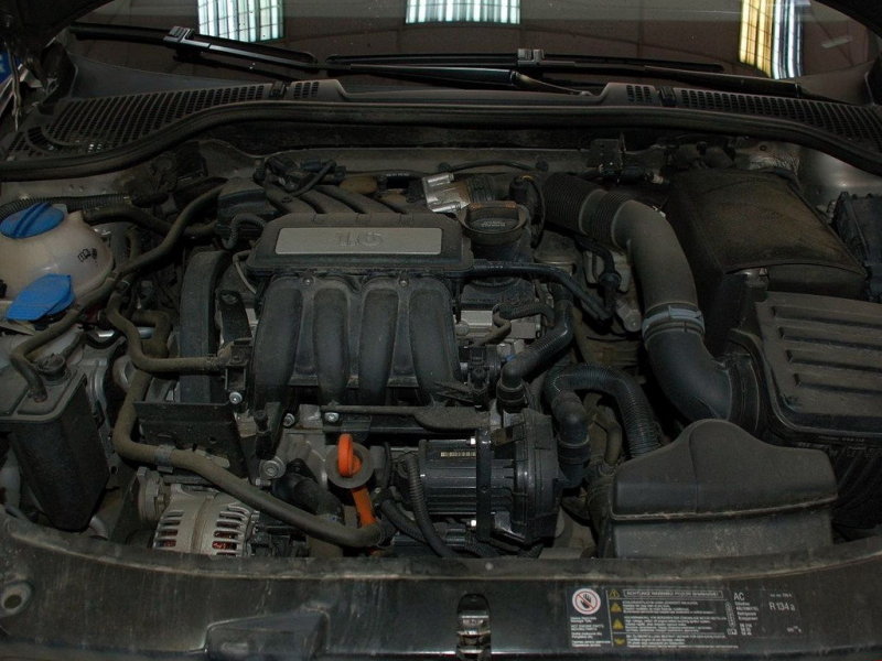 Среди множества доступных моторов лучше выбрать двигатель 1.6 (102 л.с.). Деньги он сэкономит, но его тяговых характеристик хватает "впритык"