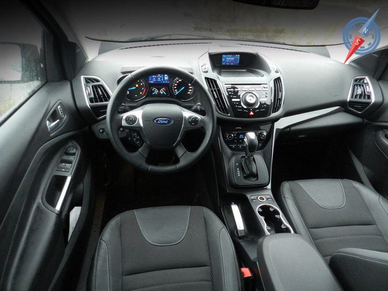 Салон кроссовера является сборником «цитат» других моделей марки, совмещающим в себе фирменный стиль и проверенные решения