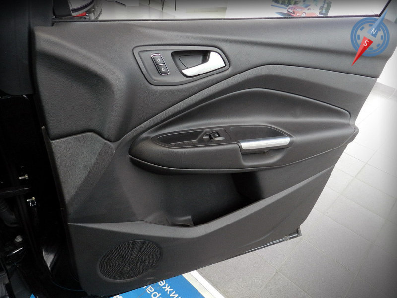 Даже обивка дверей напоминает о собратьях по концерну