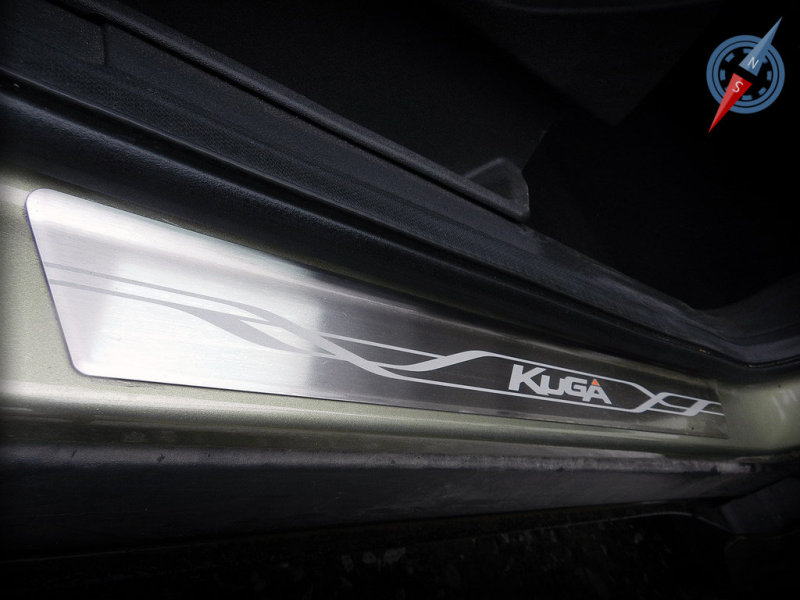 Ford Kuga является не только высокотехнологичным, но и стильным кроссовером, о чем говорят многочисленные дизайнерские элементы