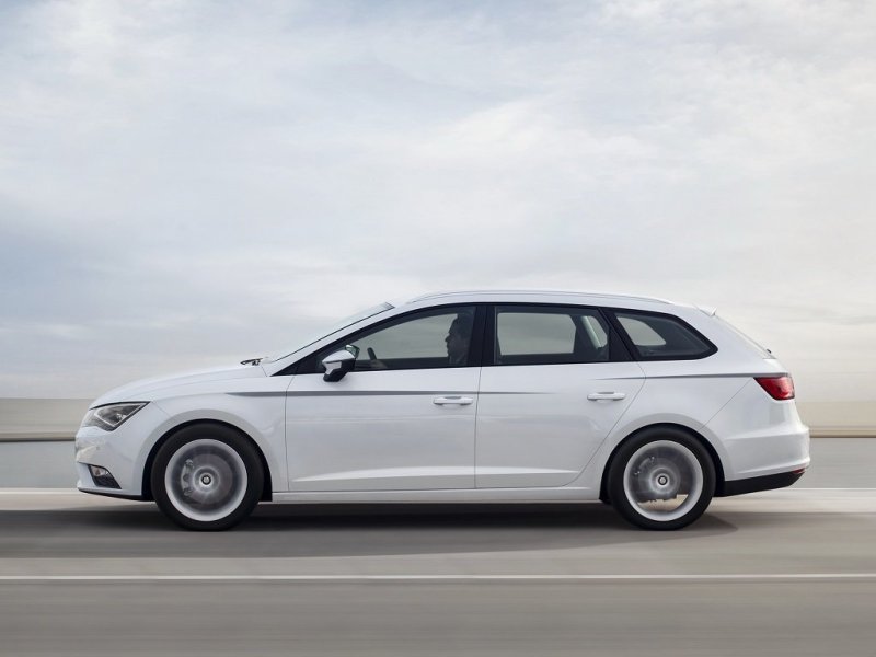 Динамичные наклоны стоек крыши и грамотные выштамповки действительно красят профиль