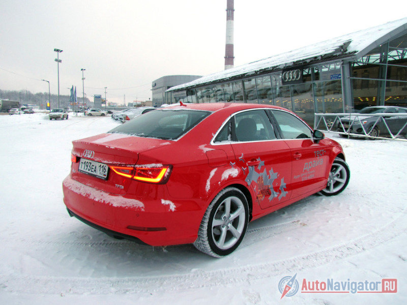 В действительности -  это компактный автомобиль с габаритами современных игроков B-сегмента