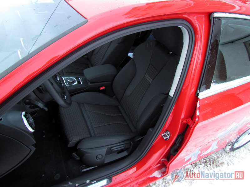 Высоким людям на переднем сидении в A3 хочется сесть ниже