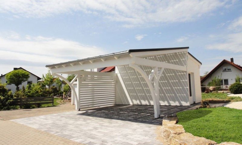 В комплекте с i3 предлагается гаражный навес с солнечными элементами, которые способны вырабатывать до 3300 квт-ч э-энергии в год.