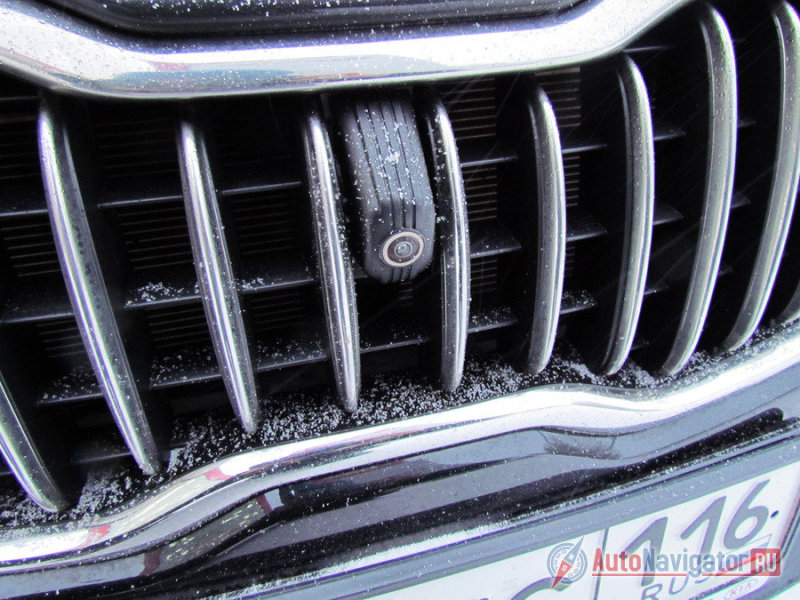 1Камера переднего обзора очень помогает в тесных дворах