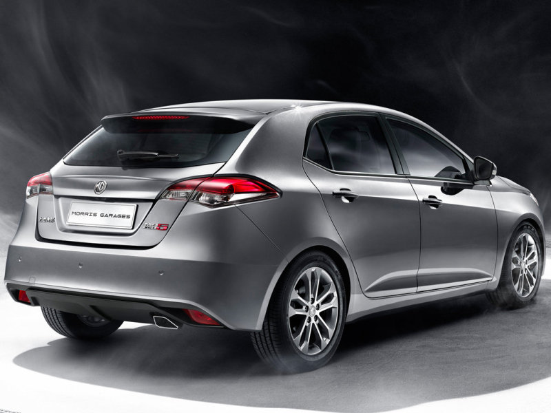 Корму можно похвалить за интересно оформленную пятую дверь