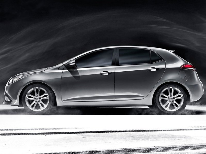 Профиль не самый выразительный, однако красиво смотрятся нижняя выштамповка и проработка подоконной линии задней пассажирской двери