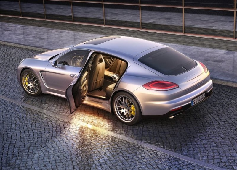 Длиннобазный Executive гостеприимно распахивает двери