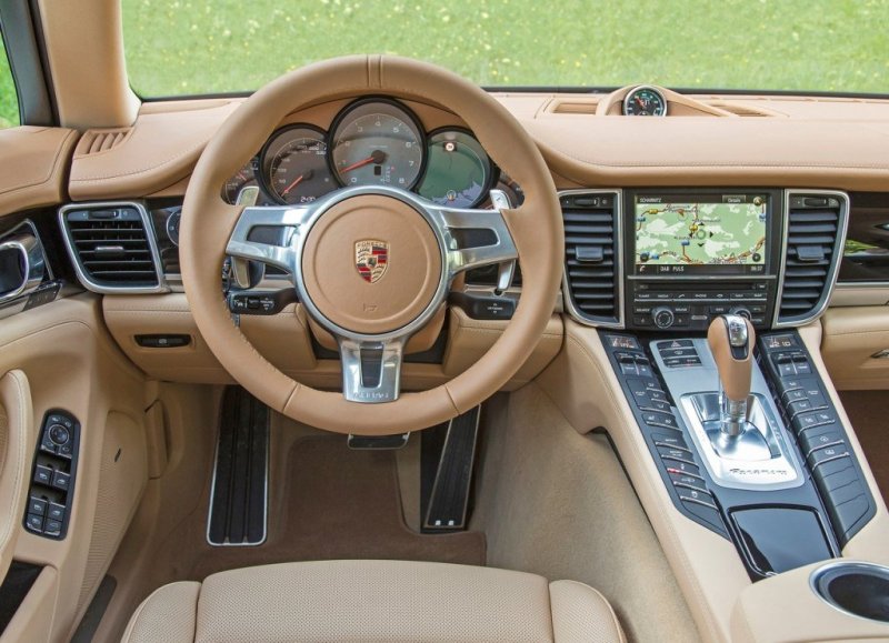 «Кокпит» выглядит неотразимо. И о классе отделки спорить не приходится