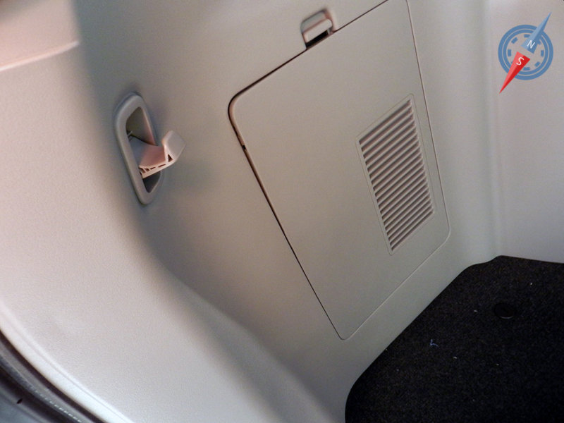 За этой неприметной крышкой притаились…