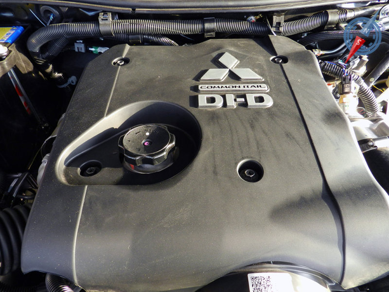 2.5-литрового дизеля хватает на бездорожье, но скоростные обгоны на шоссе - не его «конек»