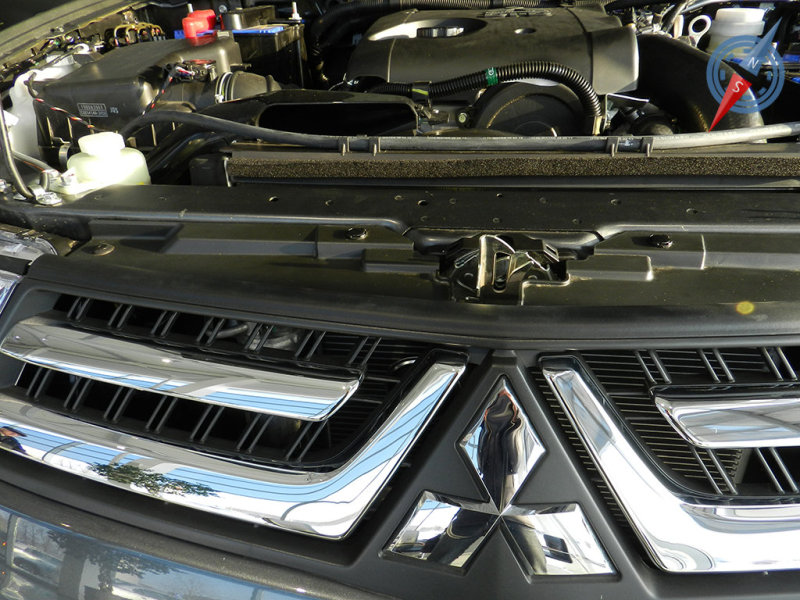 Воздухозаборник, с точки зрения преодоления бродов, имеет удачное расположение