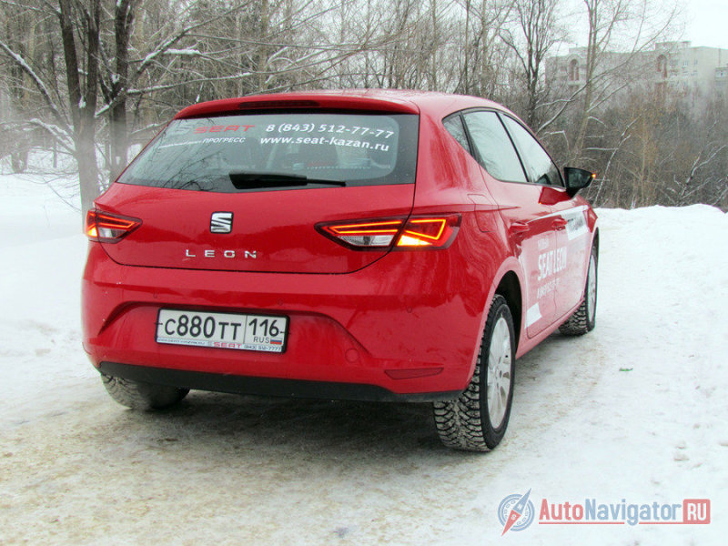 Плоские планки оптики сзади – основная деталь кормы