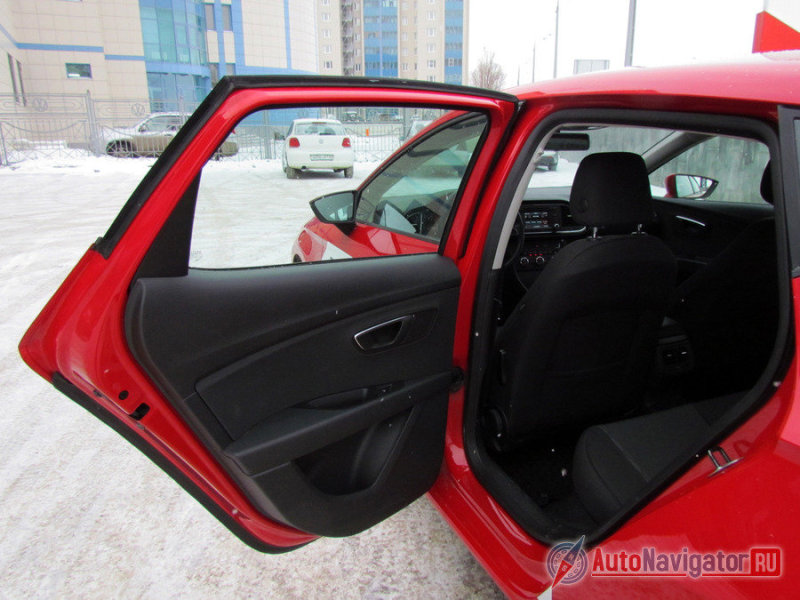 На задних дверях та же картина