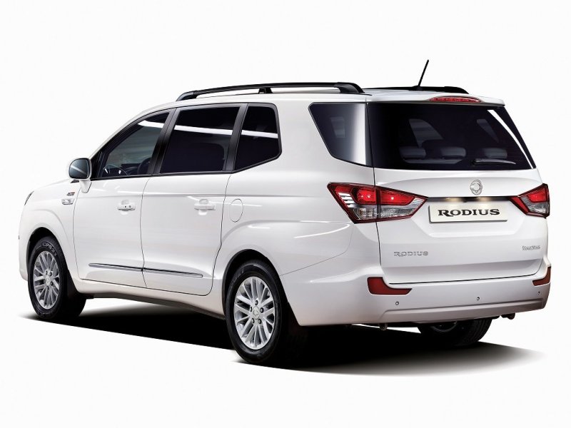 В корме так же есть стиль - фонари и пятая дверь неплохо нарисованы