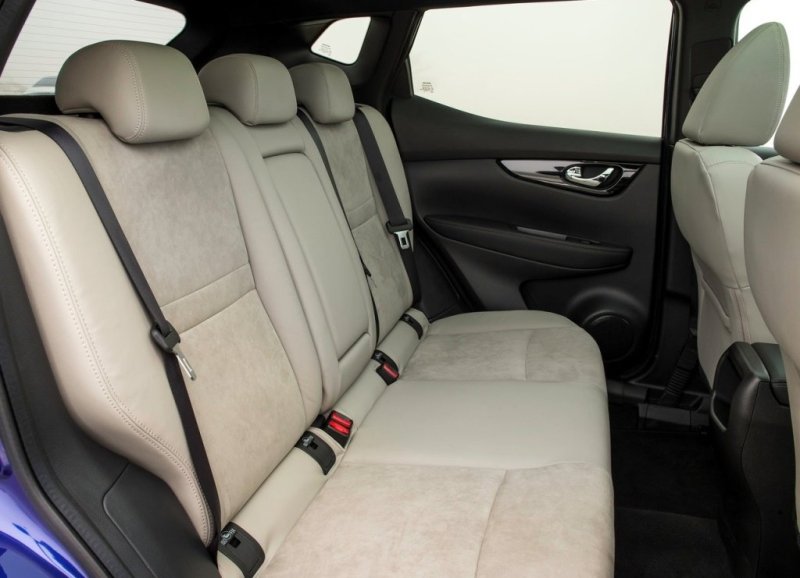 Во 2-м ряду есть место для троих взрослых