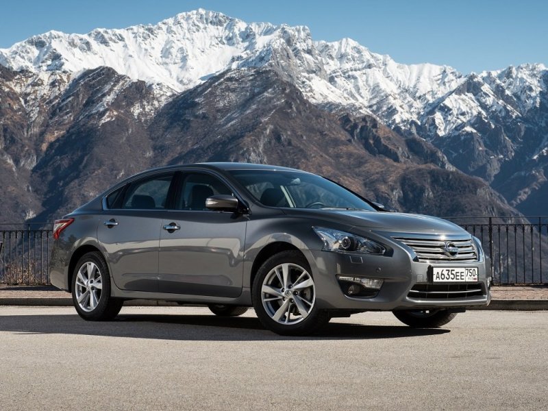 Головная оптика стала смелее, а хромированная радиаторная решетка агрессивнее и визуально массивнее