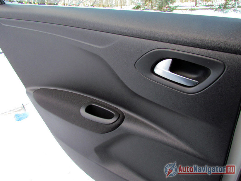 Но сзади их нет даже в ней