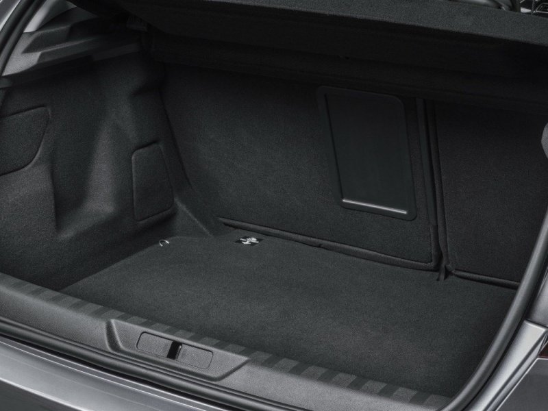 У нового 308-го довольно вместительный багажный отсек