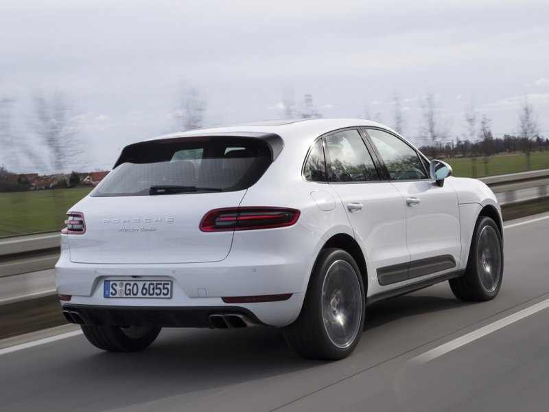 Версия Turbo получила оригинальные патрубки выхлопной системы