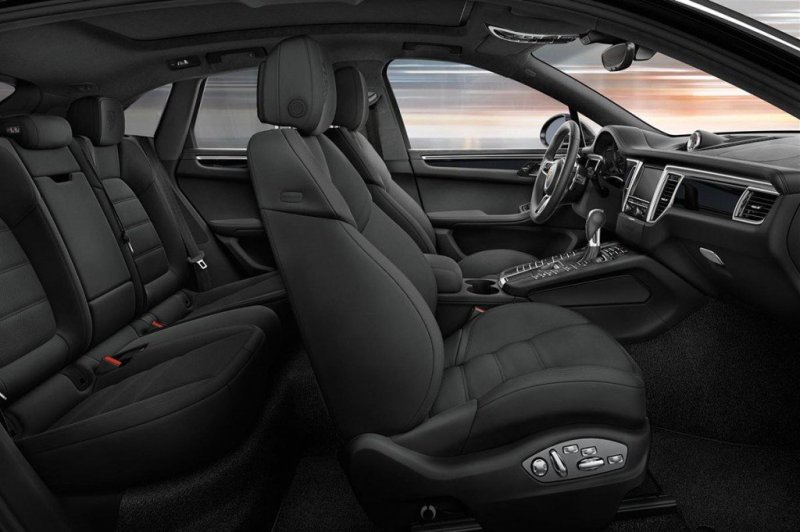 Рослым людям сзади будет не очень комфортно