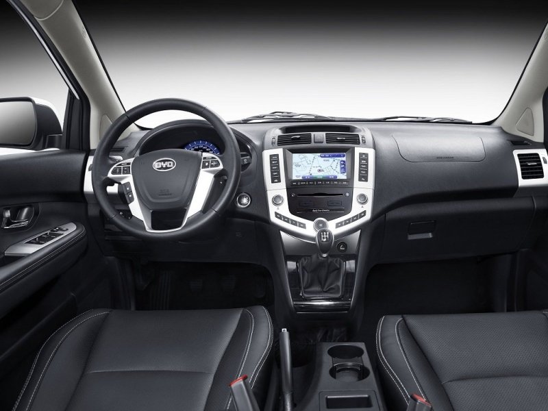 Качество отделочных материалов среднее, зато подгонка элементов друг к другу хорошая