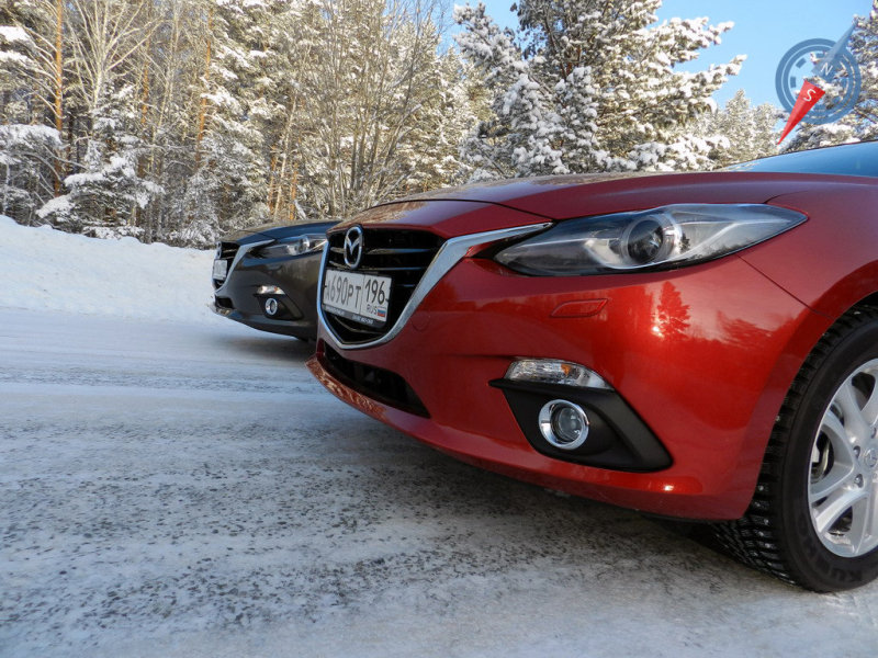 Интересный элемент Mazda 3 – выразительные «глаза», которые в одном месте торчат наружу, в другом – слегка утоплены в кузов