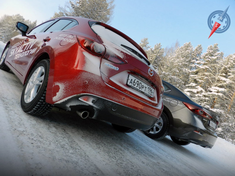 Очевидный минус хэтчбека – обзорность назад. Воздушные завихрения без труда притягивают снежную пыль к заднему стеклу