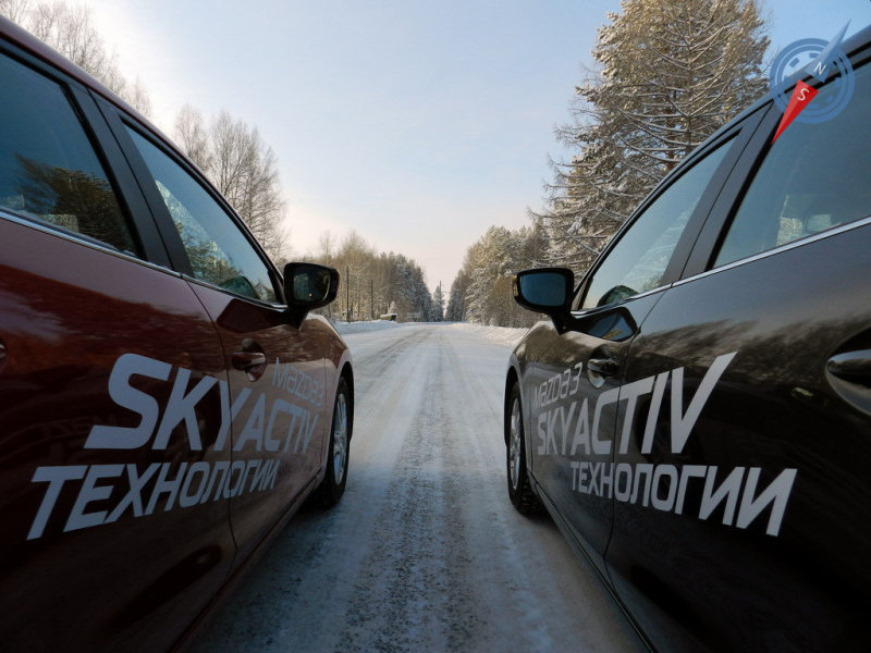 При старте с места на льду автомобили ускоряются практически одинаково, но на больших скоростях 2.0-литровая версия вне конкуренции