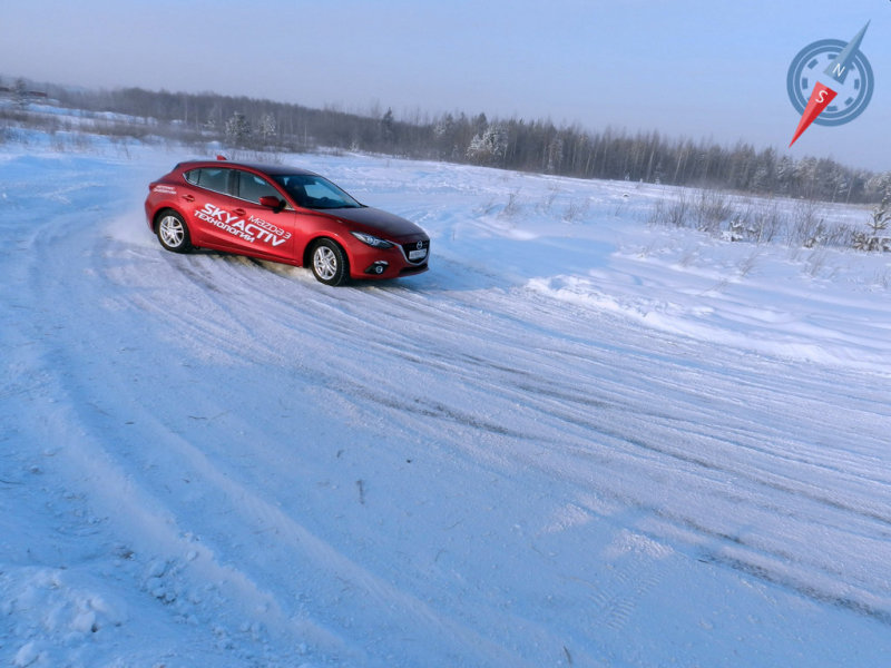 ... то под сброс газа автомобиль плавно начинает скользить боком всеми четырьмя колесами