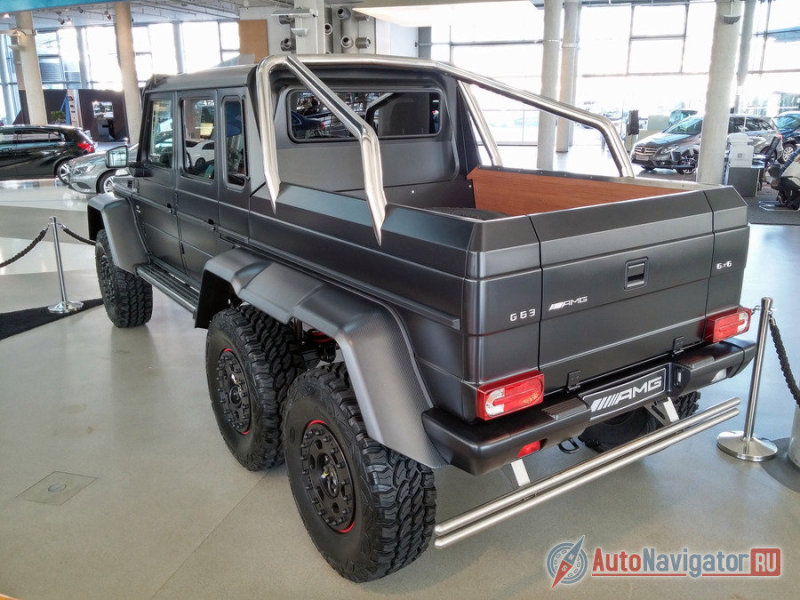 Автомобиль способен преодолевать броды глубиной до 1 метра (в реальности, наверняка, он может «взять» большую глубину) и разгоняться до 160 км/ч (максимальная скорость ограничена электроникой)