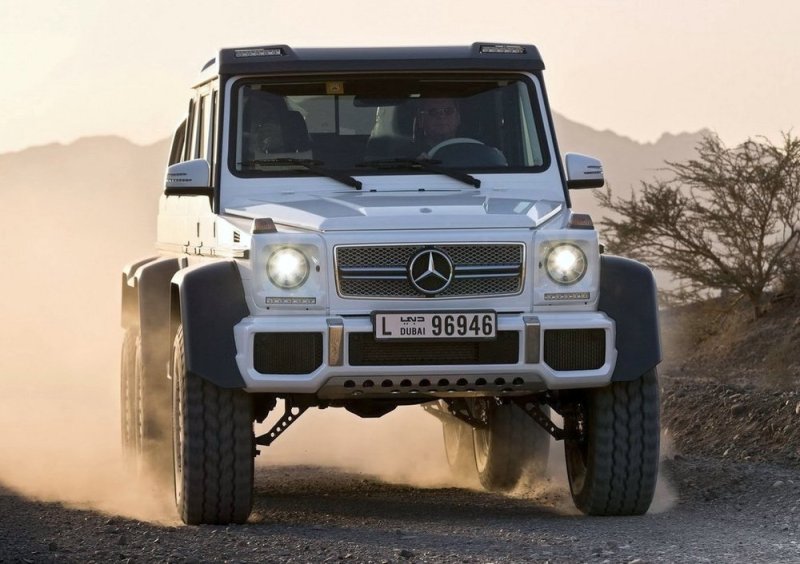 Машина, без сомнения, способна справиться с любым бездорожьем – грязью, песком, камнями, снегом. 