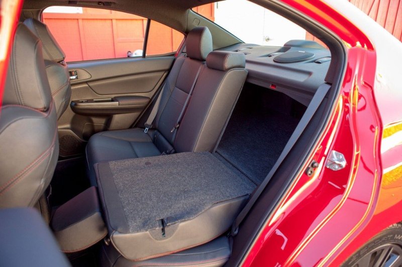 Складные спинки задних сидений позволяют при необходимости существенно увеличить погрузочное пространство