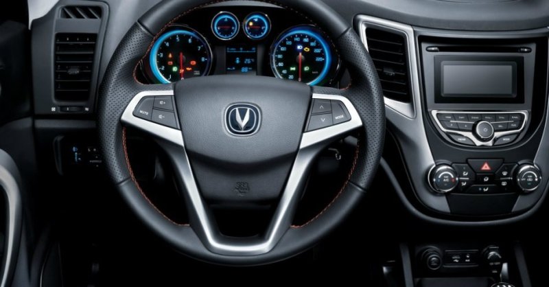 Уровень сборки салона хороший, дизайн передней панели симпатичный