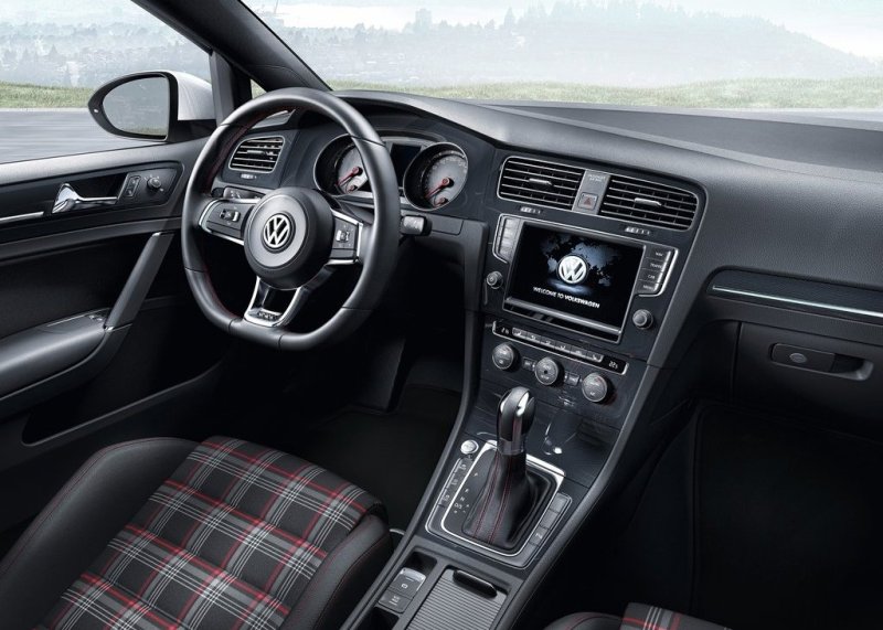 В интерьере версии GTI присутствуют многие отличительные черт, среди которых, например, рукоятка рычага КПП в форме мяча для гольфа, черная отделка потолка, металлические накладки на педали и эргономичные спортивные сиденья с легендарным клетчатым рисунком «Clark»