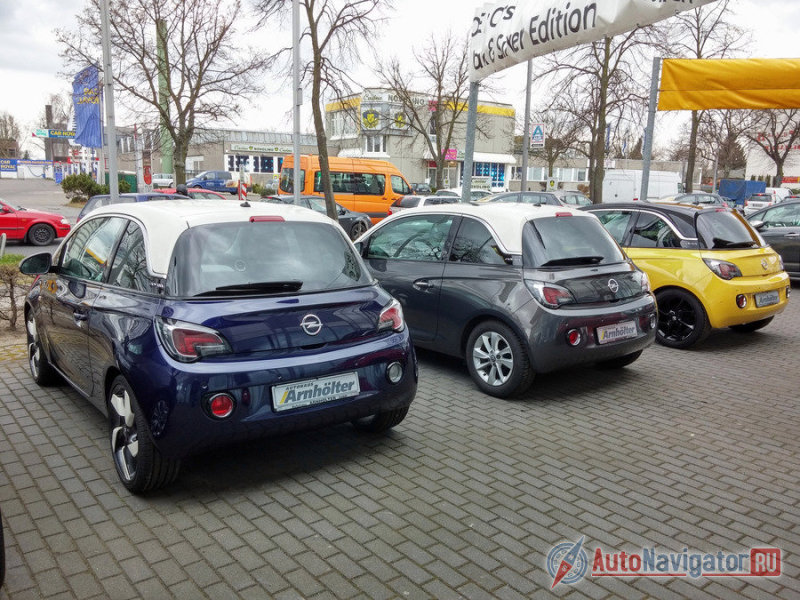 Модель Adam ввела новый подход к классификации вариантов исполнения. Вместо привычных уровней комплектаций клиентам предлагается выбрать из трех вариантов «настроений»