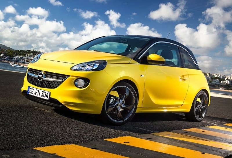 Фары содержат дневные ходовые огни в форме крыла