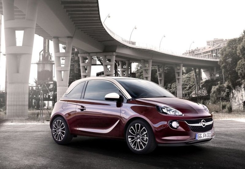 Adam стал «бомбой» автосалона в Париже, где осенью 2012 года он увидел свет…