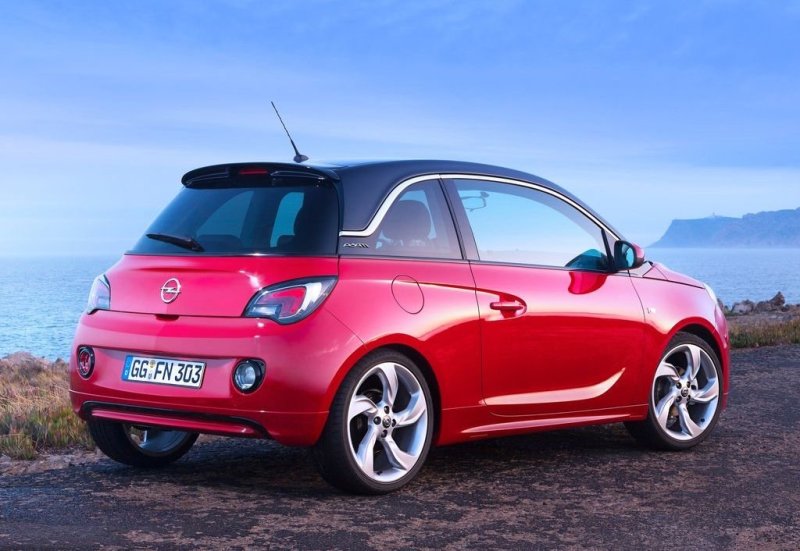 В продаже в России Opel Adam должен появиться в этом году. Новинка будет доступна по цене, предположительно, от 555 000 рублей