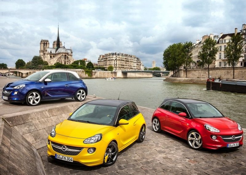 Opel Adam комплектуется тремя бензиновыми двигателями (1,2 л., 70 л.с.; 1,4 л., 87 л.с. и 1,4 л., 100 л. с.) в сочетании с 5-ступенчатой механической коробкой передач