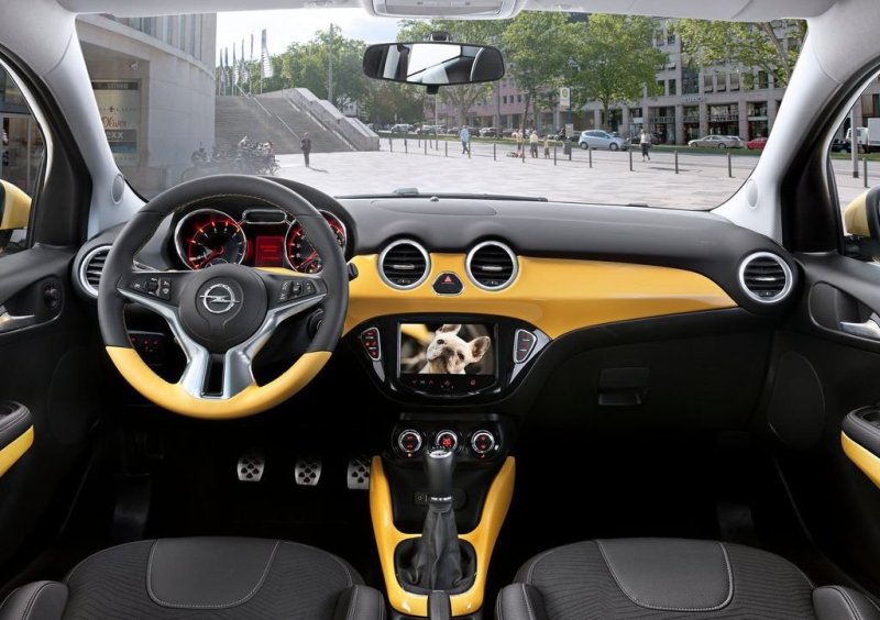 Adam – это первый Opel, оснащаемый современной информационно-развлекательной системой, которая может работать со смартфонами не только с операционной системой Apple iOS, но и Android