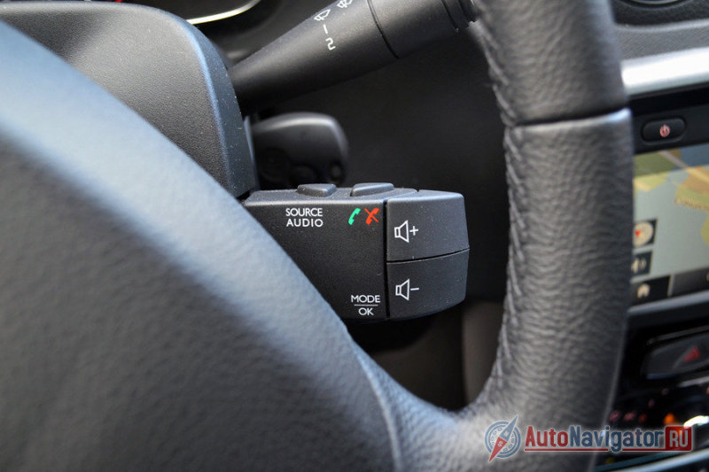 Подрулевой джойстик управления музыкой