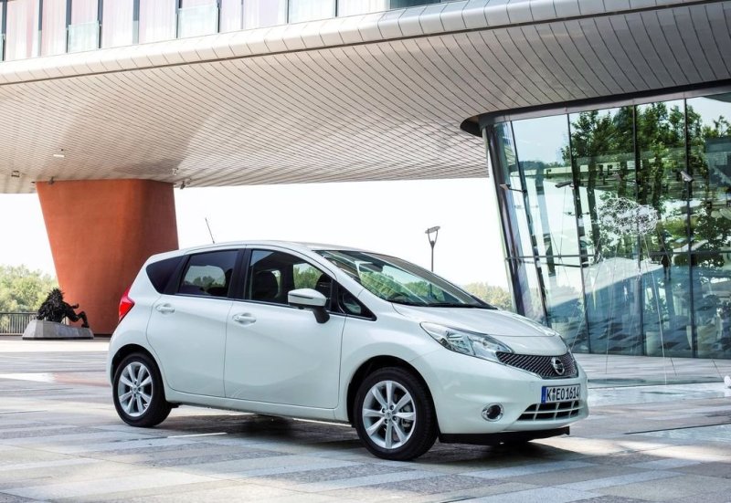 Nissan Note II, как и любой другой маленький вэн-хэтчбек – автомобиль глубоко практичный, однако не безликий. Вероятно, он станет отличным попутчиком небольшой дружной семьи, которой необходимо незаурядное транспортное средство