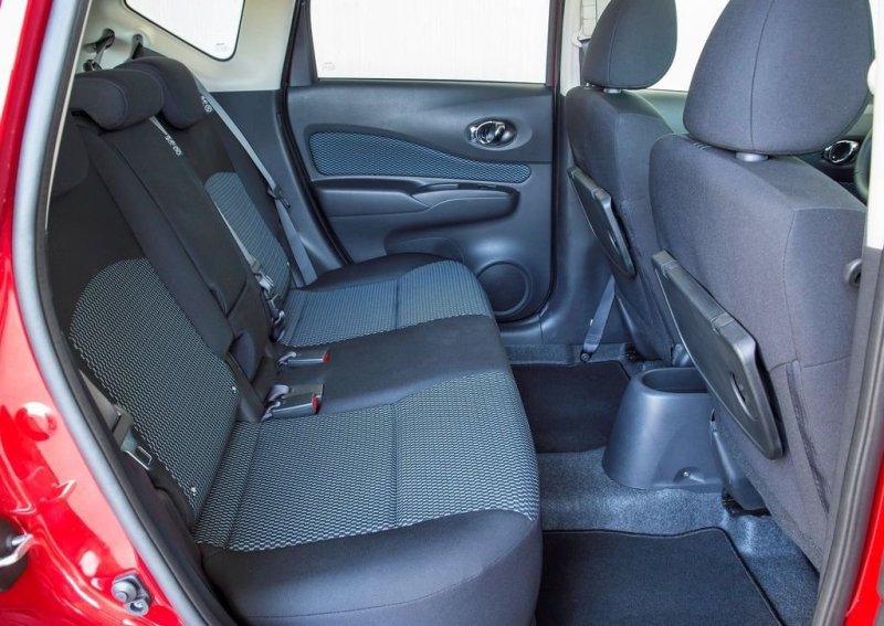 Сзади места достаточно