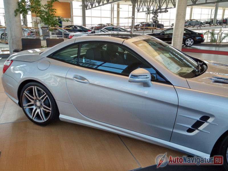 Для Mercedes-Benz SL предлагаются три разных складных крыши